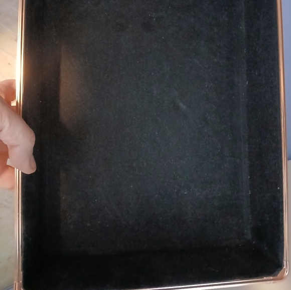 Elegant Rose Gold Makeup Train Case with Wheels - Picture 3 of 13